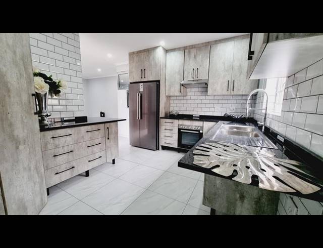 3 BEDROOM HOUSE FOR SALE IN WATERKLOOF EAST